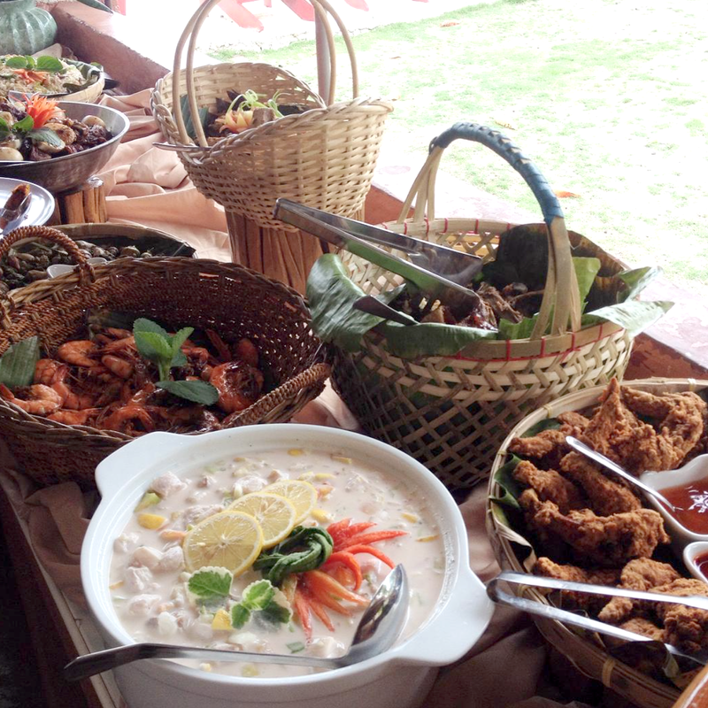 Seaside lunch at Hale Manna