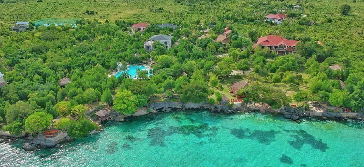 Indigenous trees and natural coastal landscape at Hale Manna